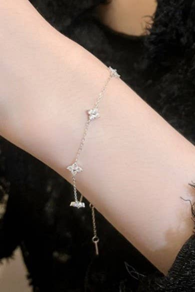 18K STAINLESS STEEL TARNISH FREE FLOWER  BRACELET | 40B5213: Silver