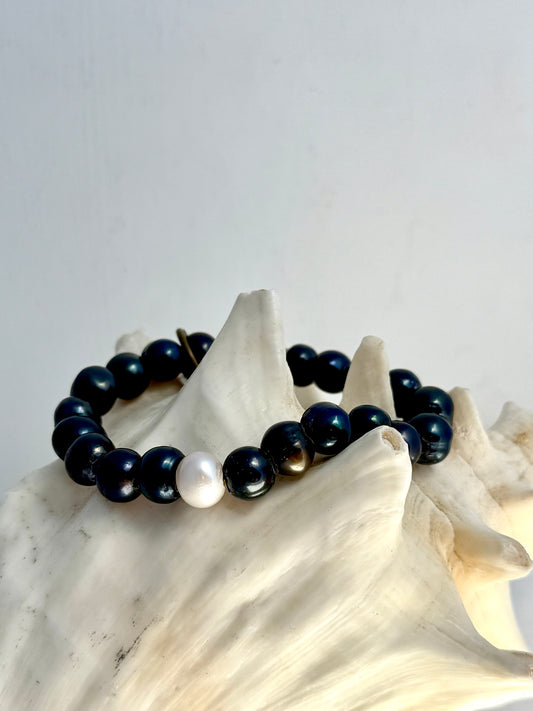 Deep Current Pearl Bracelet