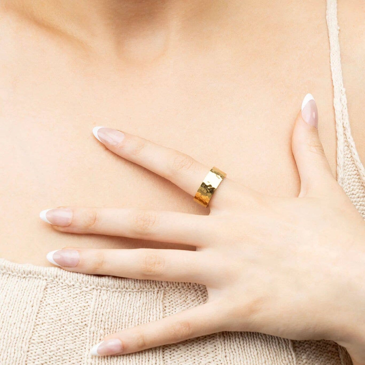 18K Gold PVD Stainless Steel Hammered Statement Ring: Stainless / 7