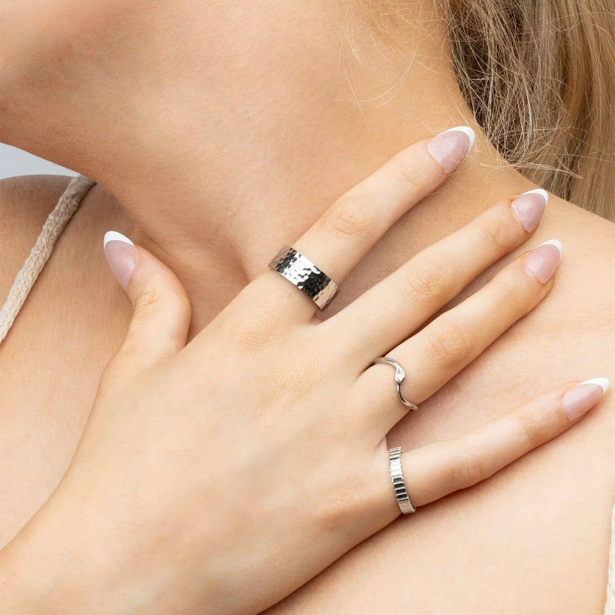 18K Gold PVD Stainless Steel Hammered Statement Ring: Stainless / 8
