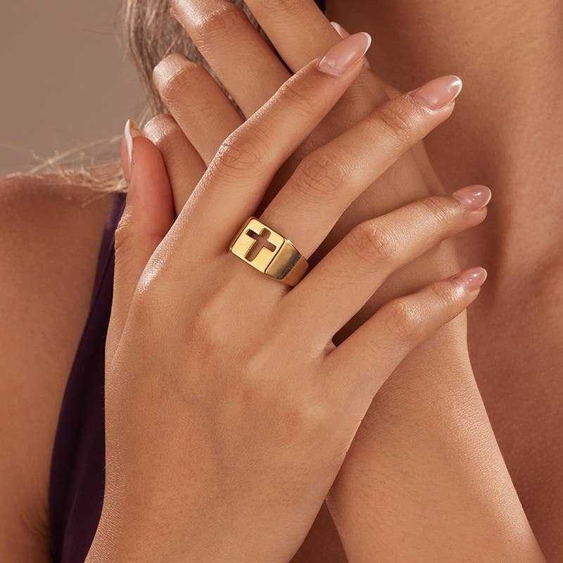 18K STAINLESS STEEL TARNISH FREE CROSS RING | 40R152: Silver